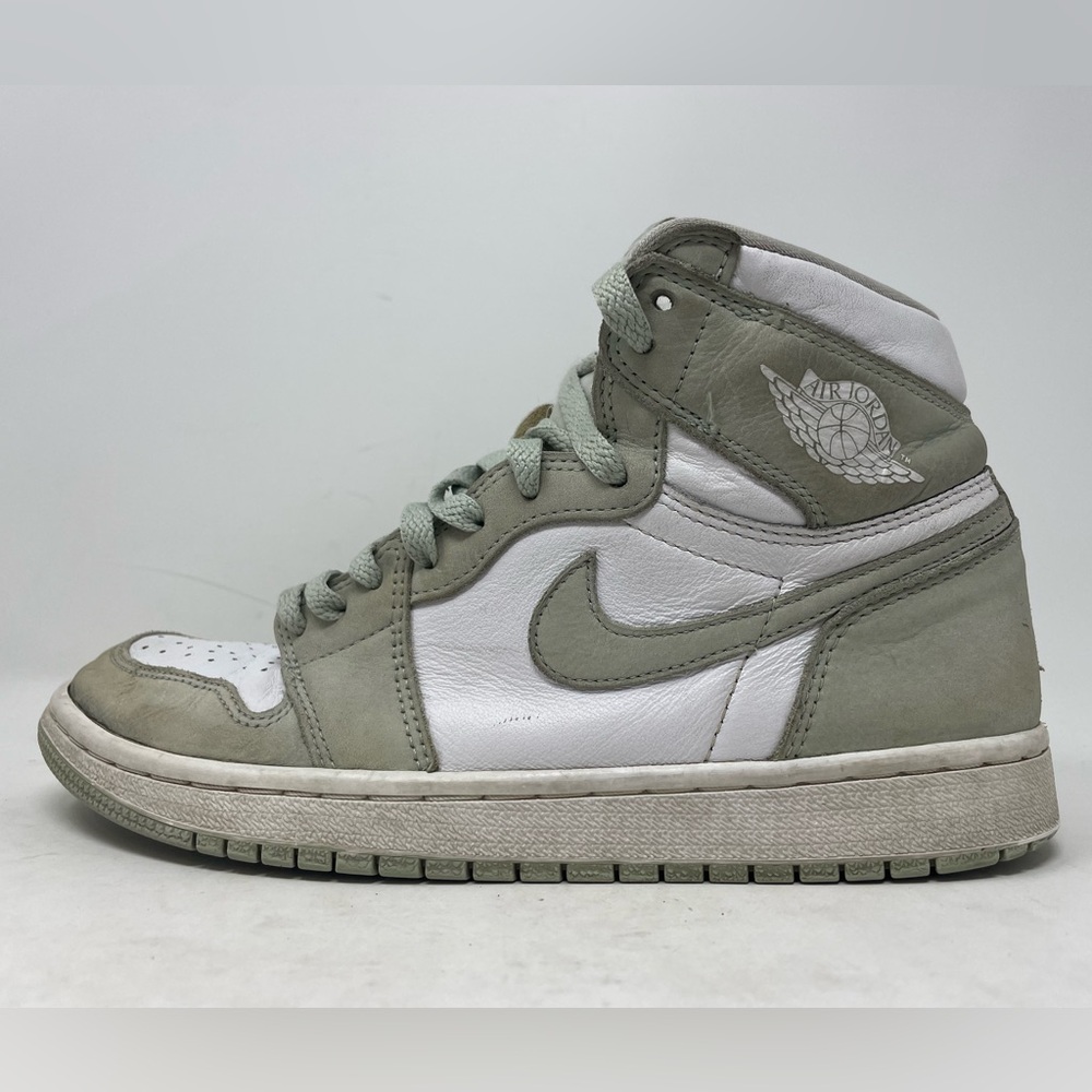 Nike Jordan 1 women’s size 8.5 light green white sneakers shoes CD0462-002